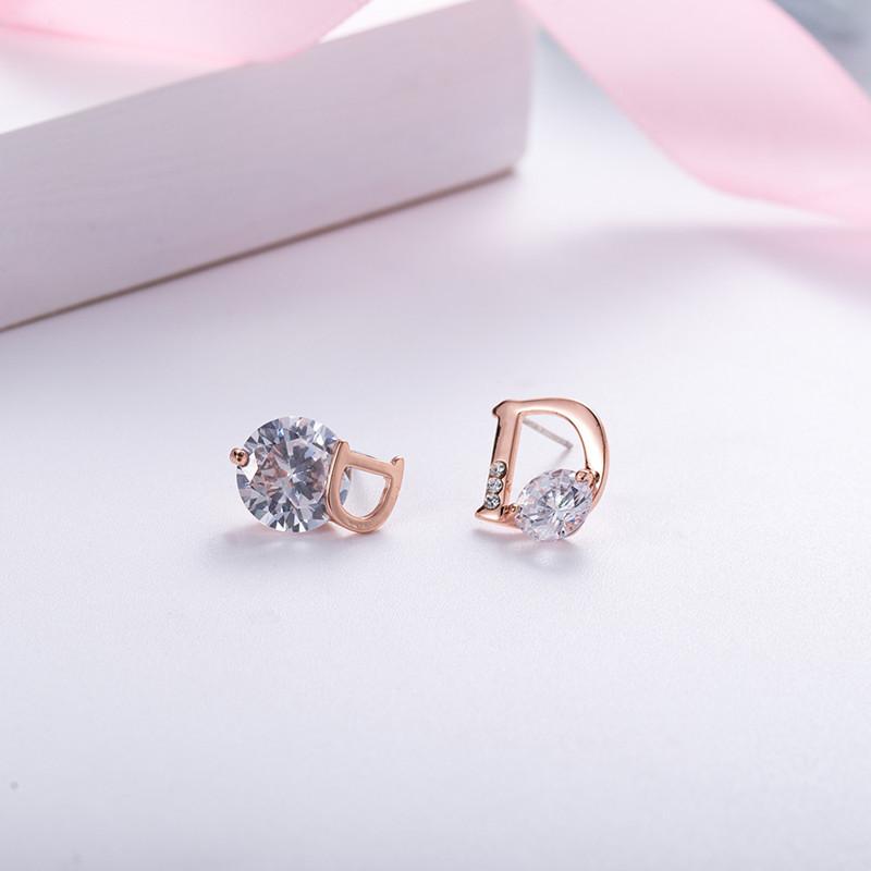 Простые Серьги-гвоздики Женские Асимметричные С Буквой D Ханский Стиль Нишевые Серьги Серьги для Характера 2026