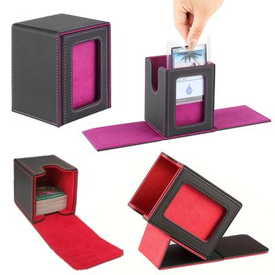Boîte de jeu non toxique avec fenêtre d'affichage Boîte de rangement pour cartes à collectionner Peut contenir 120+ cartes sous pochette individuelle Boîte magnétique en cuir PU