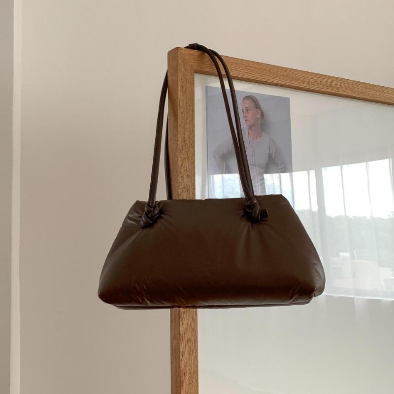 

Autumn and winter new cloud bag simple and fashionable padded underarm bag niche versatile portable shoulder bag women кофейный