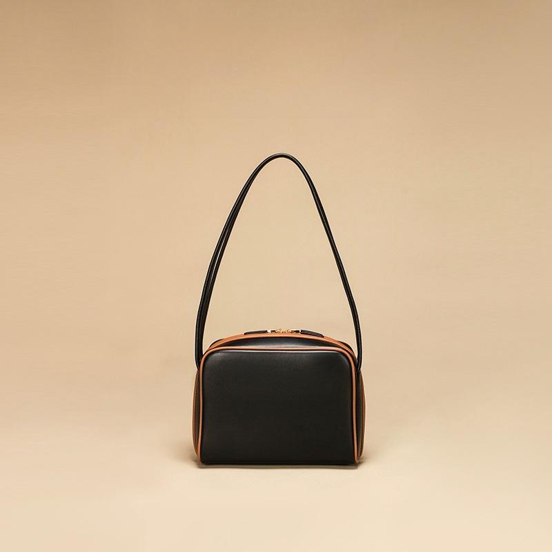 

25 Spring and summer show runway model leather one shoulder underarm bag women s simple and advanced sense contrasting color portable small square bag 18*10*15cm чёрный