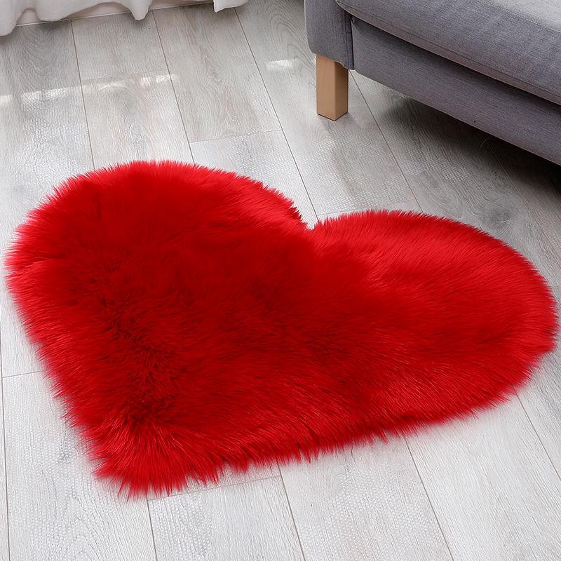 Nordic Style Plush Heart-Shaped Rug - Imitation Wool Love Heart Blanket, Ideal for Weddings and Home Décor