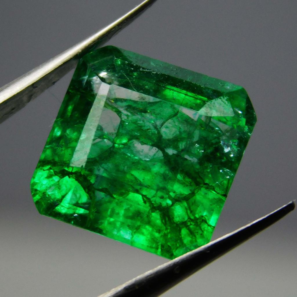 Square Cut CERTIFIED 9 Carat Natural Emerald Green Colombian Loose Gemstone A-3897b