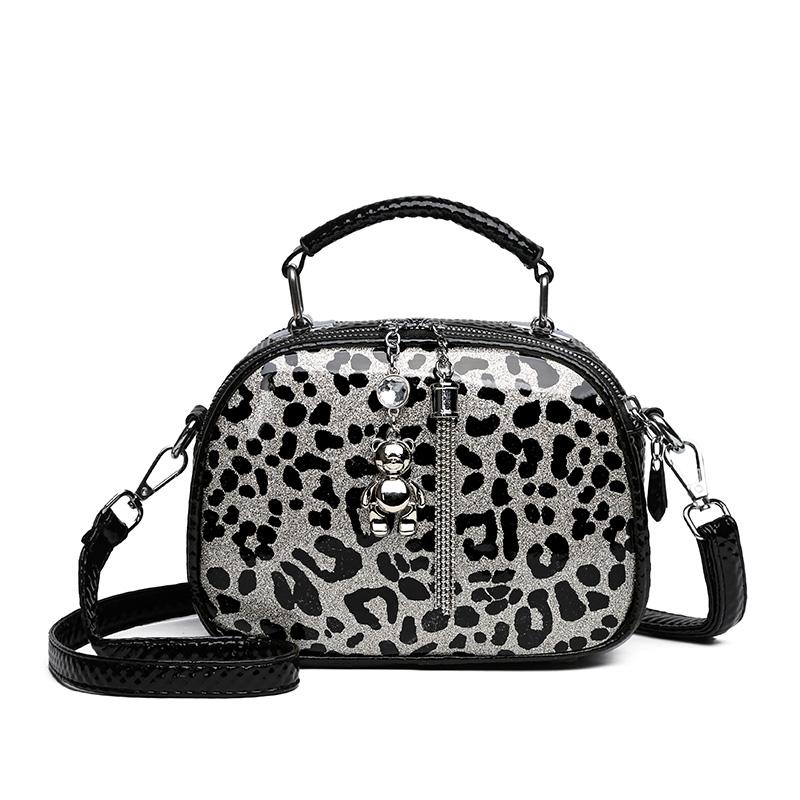 

Модные женские очаровательные сумки через плечо с украшением в виде медведя для отдыха, маленькая квадратная сумка через плечо, роскошный дизайн, сумка-мессенджер, дорожный кошелек