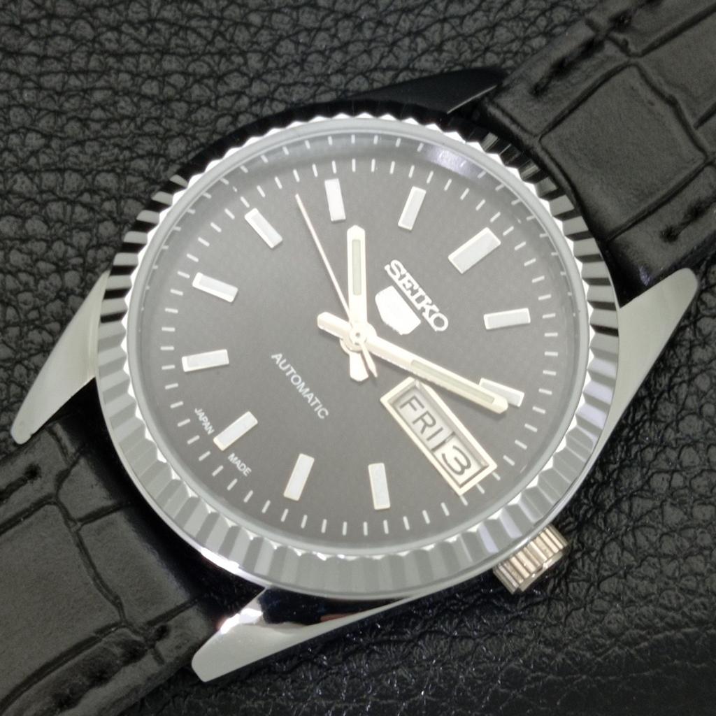VINTAGE SEIKO 5 AUTOMATIC REFURBISHED JAPAN MENS BLACK DIAL WATCH A440597-4 Sk-a440597