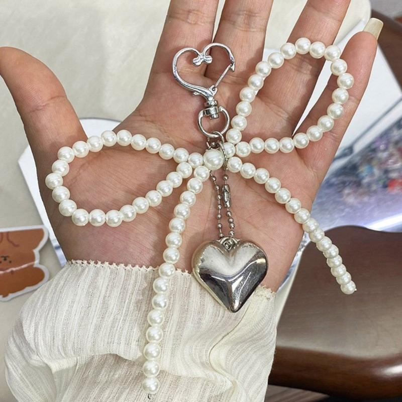 Elegant Keychain with Heart Pendant Fashionable and Practical Bead Bowknot Keyring Key Charm for Bag Decoration