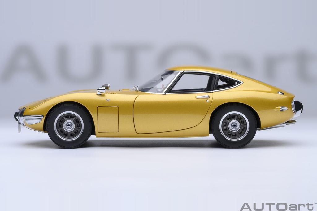 AUTOart Toyota 2000GT 1967 Completed Model 79549 (Gold)