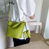 Premium Sense Niche Retro Bucket Bag Women's New Fashionable Versatile Large Capacity Shoulder Messenger Bag