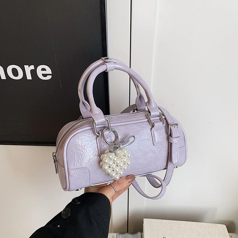 Today's Popular Bags Are Women's New Niche Designs, Versatile Messenger Bags, Portable Pillow Bags.