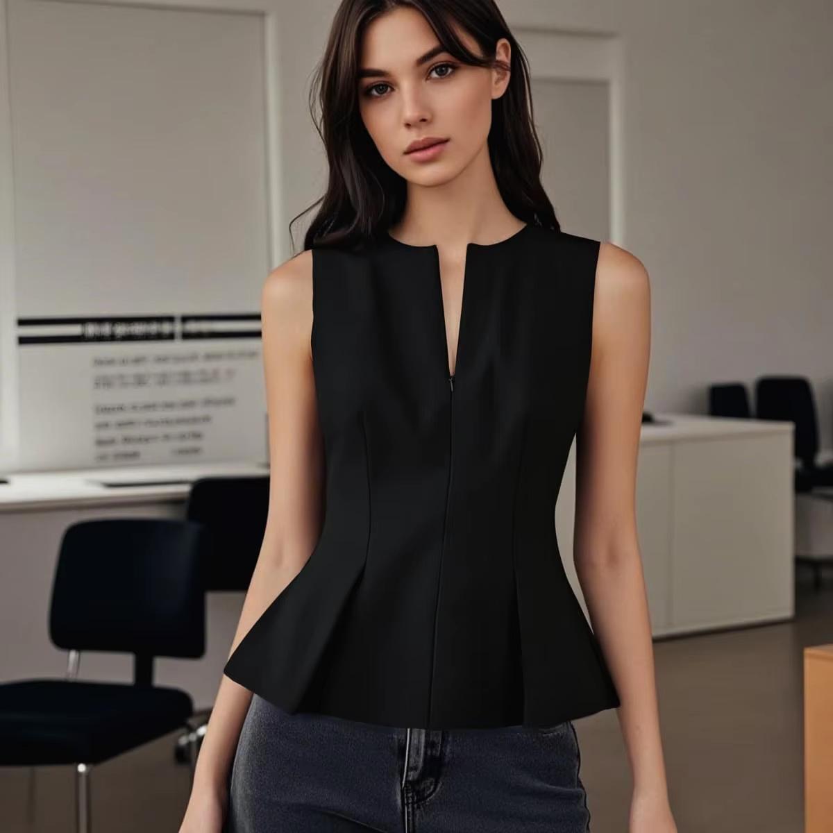 

2025 Spring/Summer New Women s Slim Fit Pleated Round Neck Top and Skirt Set S