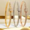Braccialetto da Donna in Acciaio Titanio Placcato Oro con Diamanti – Stile Europeo e Americano, Design Sottile, Inossidabile.