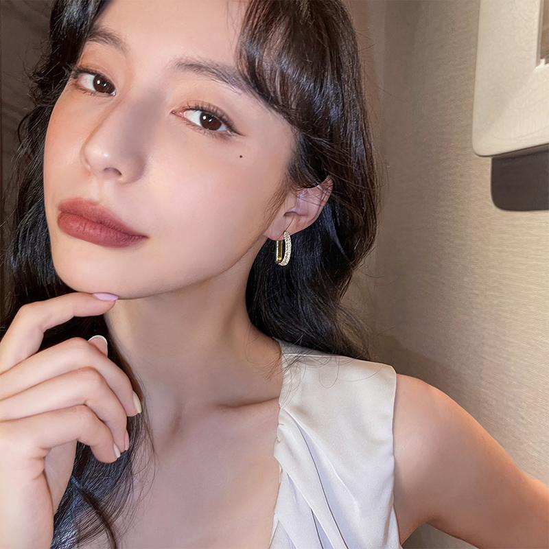 Korea Modeschmuck Exquisite Kupfer eingelegte Zirkonia 14K vergoldet Buchstabe D Ohrringe Elegante Damen Alltagsaccessoires