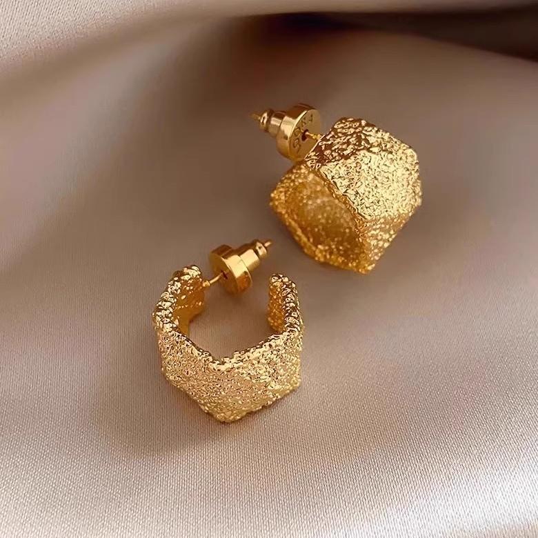 

Модные серьги-подвески для женщин золотой