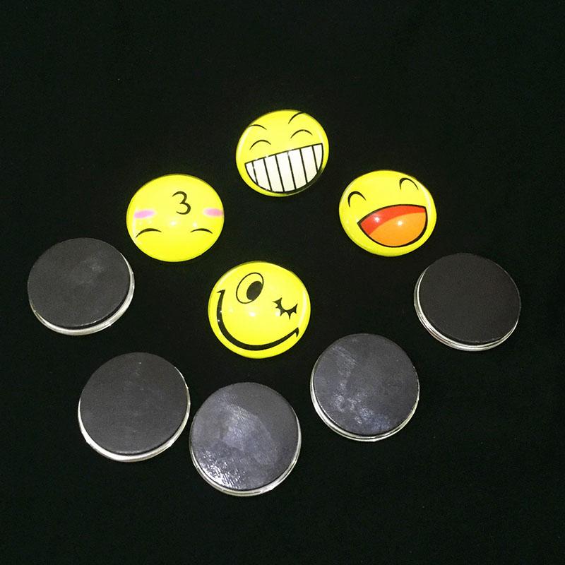 5/10 stücke Zufällige Design Verschiedene Lächeln Weinen Ausdruck Niedlichen Gesicht Kühlschrank Magnete DIY Home Decor Zubehör Aufkleber