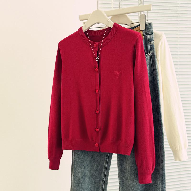 

Autumn/Winter Core-Spun Yarn Knitted Cardigan with Embroidered Heart Buttons for Women One Size вина червоного кольору