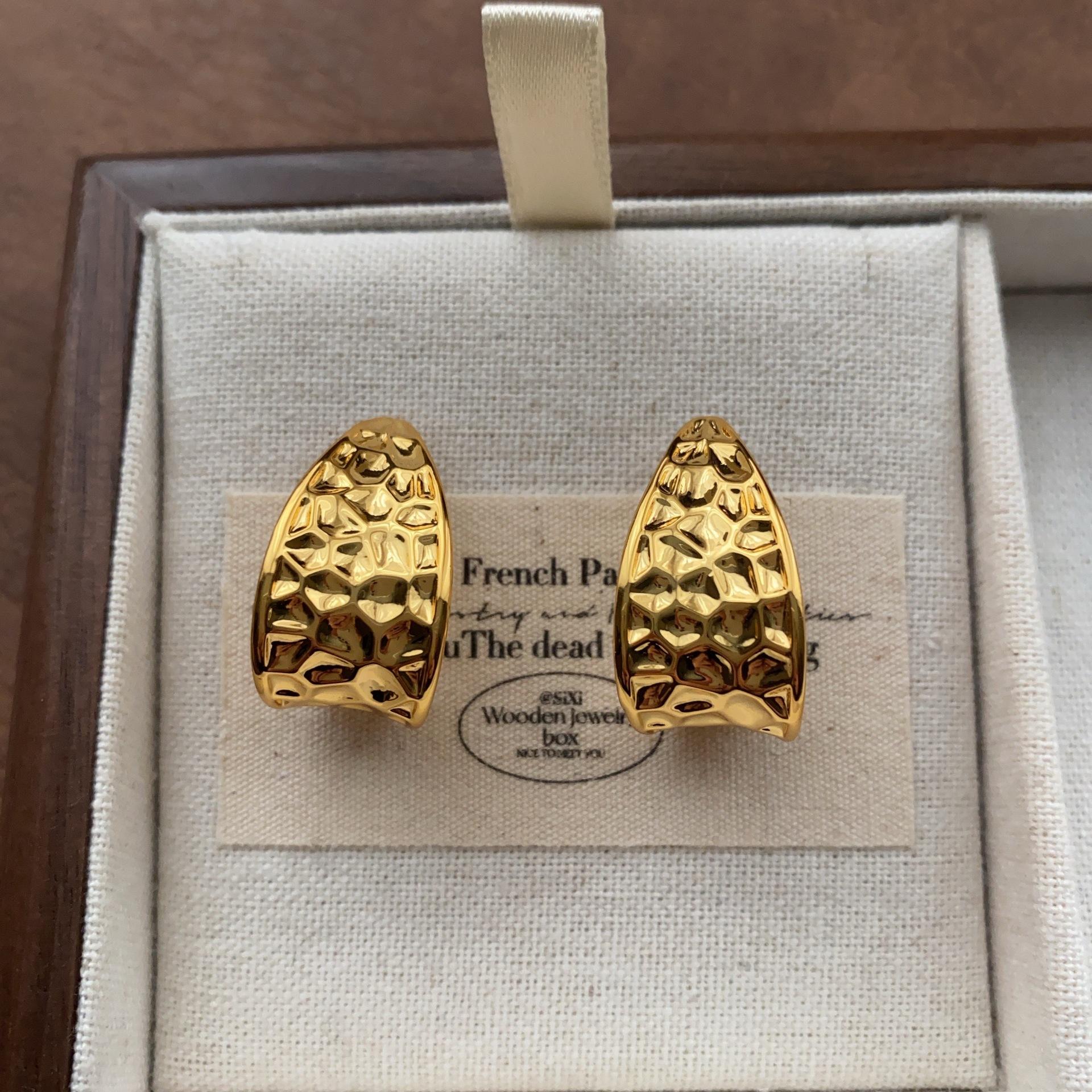 Retro irregular hammer earrings, earrings, simple and advanced sense, light luxury temperament, French unique personality, daily earrings