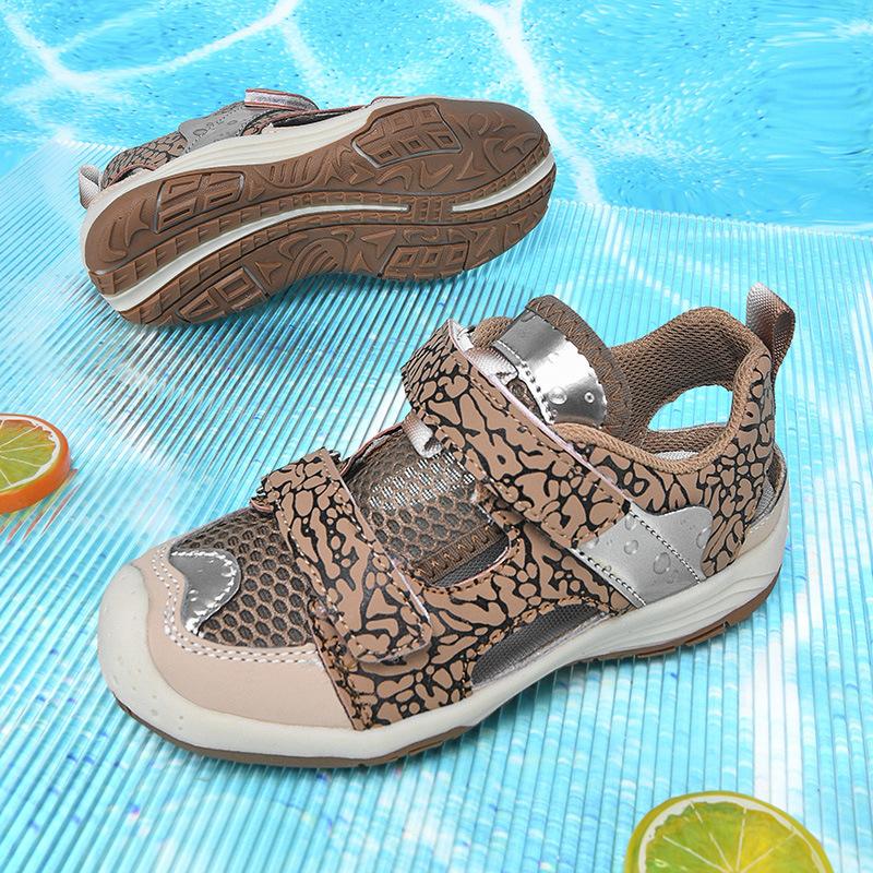 

Boys sandals new Korean version summer middle and older children children baotou classmates soft-soled Velcro beach shoes 37 коричневый