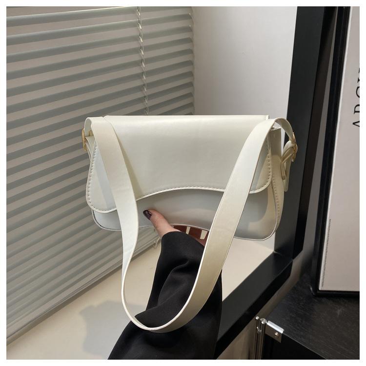 2025 New Flip Magnetic Buckle Foreign Casual Texture Design Simple Solid Color Crossbody Underarm Shoulder Small Square Women's Bag