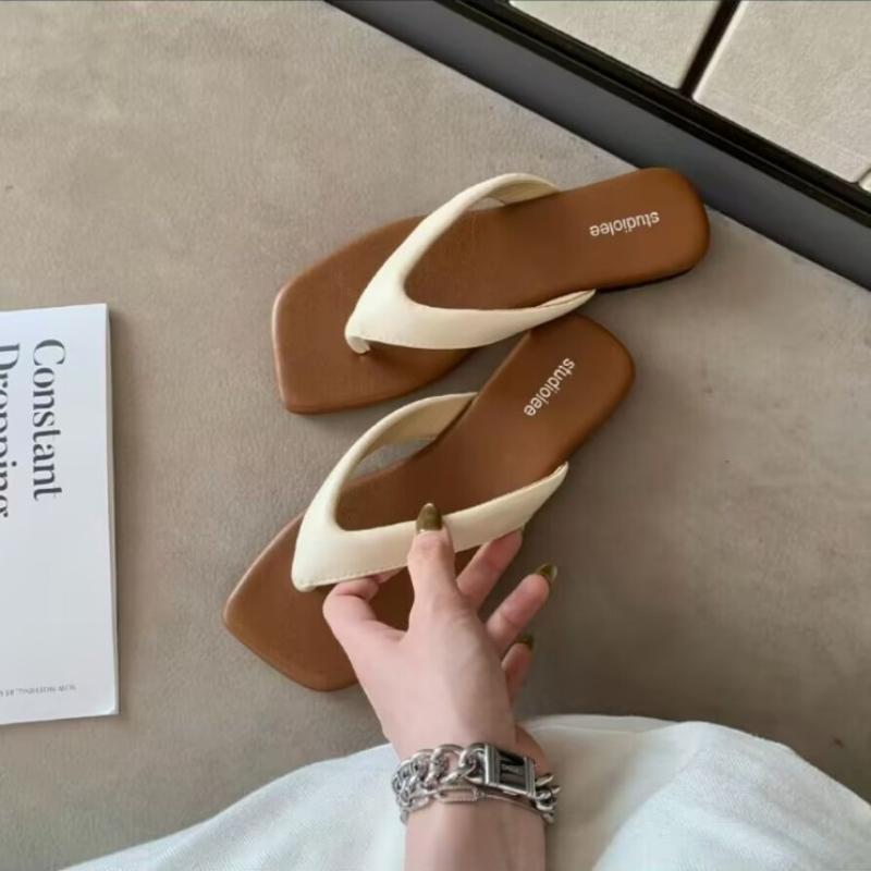 Ladies' New Style, One Pair of Square Headed Leather Leopard Print Versatile Low Heel Clip Toe Flip Flops for Women's Outdoor Wear