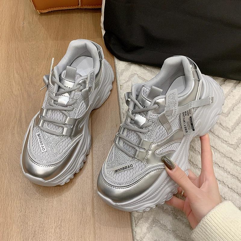 

Muffin platform dad shoes women s 2025 new spring small inner height increase versatile casual white sneakers 40 серебряный