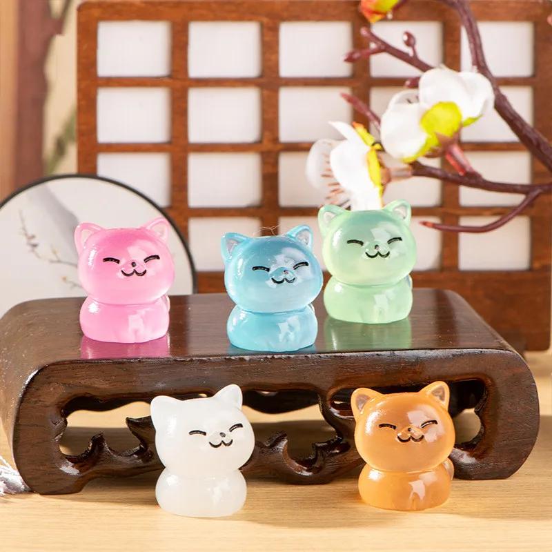 

5/10/15-Piece Glow-in-the-Dark Lucky Cat Set Dollhouse Decor Accessories Mini Luminous Cats Landscape Ornaments Home Decor 5PCS