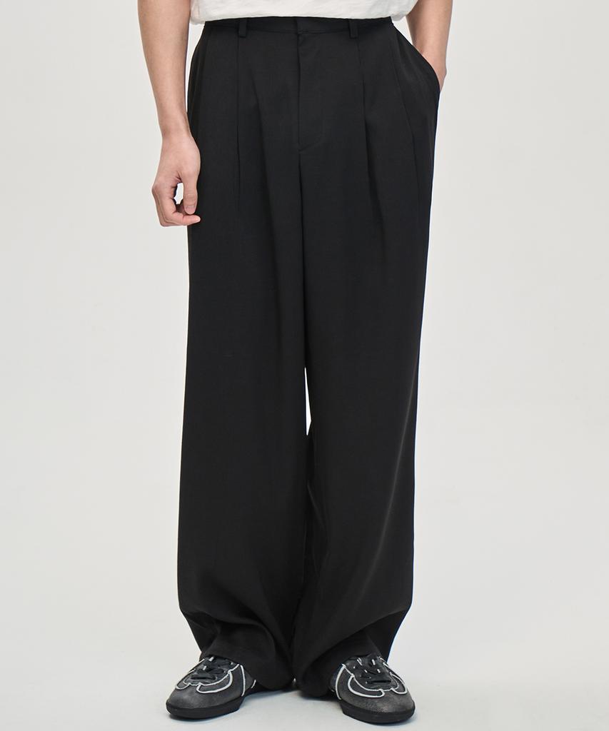 PRAIRIE Loose Fit Double-Pleat Wide Slacks (Black)