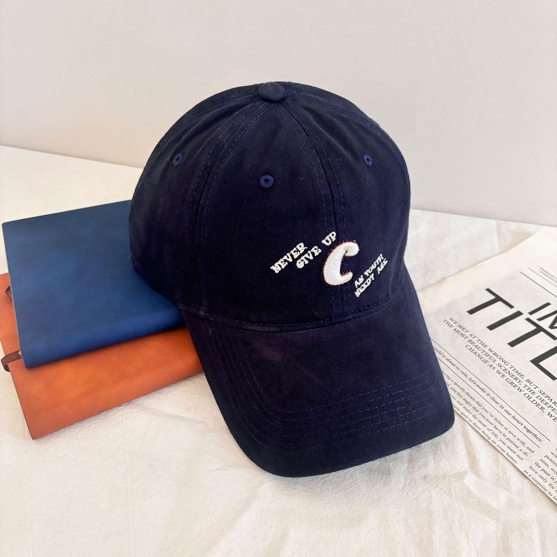 

Нова весняно-літня бейсболка з вишивкою літери C, жіноча вулична сонцезахисна маленька тіньова універсальна кепка M（56-58cm） Темно-синій