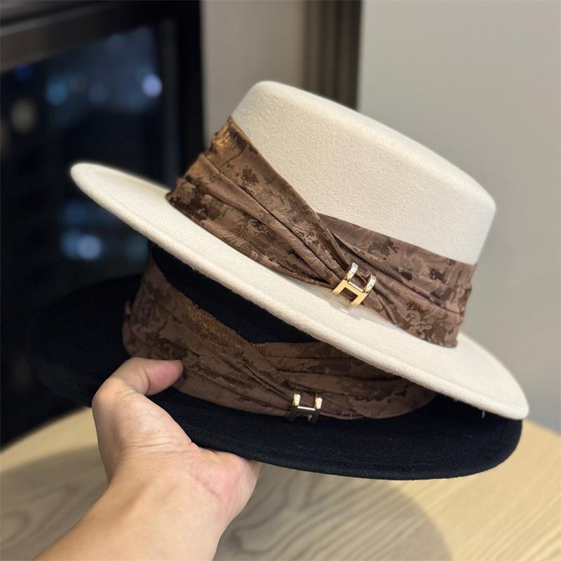 Outdoor French Retro Woolen Flat Top Top Hat Women's Autumn and Winter Versatile Face Small Personality Temperament Bucket Hat Trend