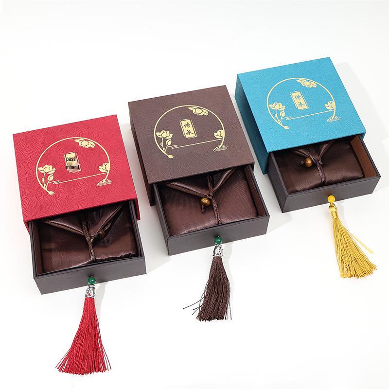 Elegant Retro Wedding Bracelet Box with Gold Stamping - Chinese Style Jewelry Storage and Packaging.