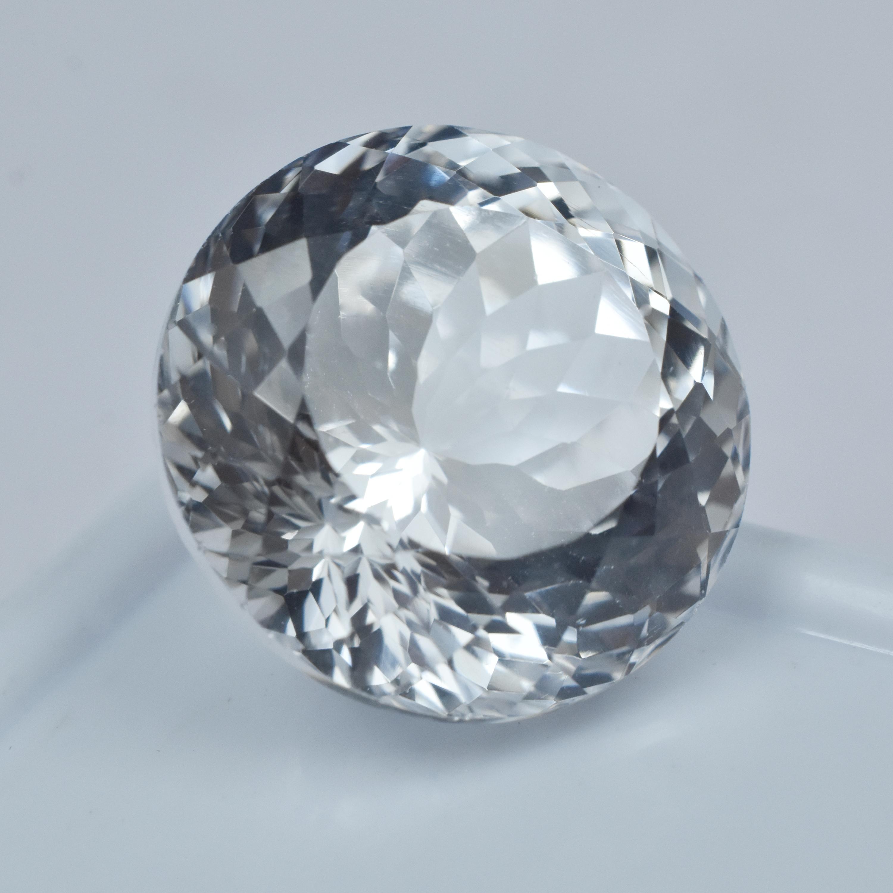 

32.30 Carat Round Cut Natural White Sapphire Pendant Loose Gemstone CERTIFIED 17.7 mm approx білий