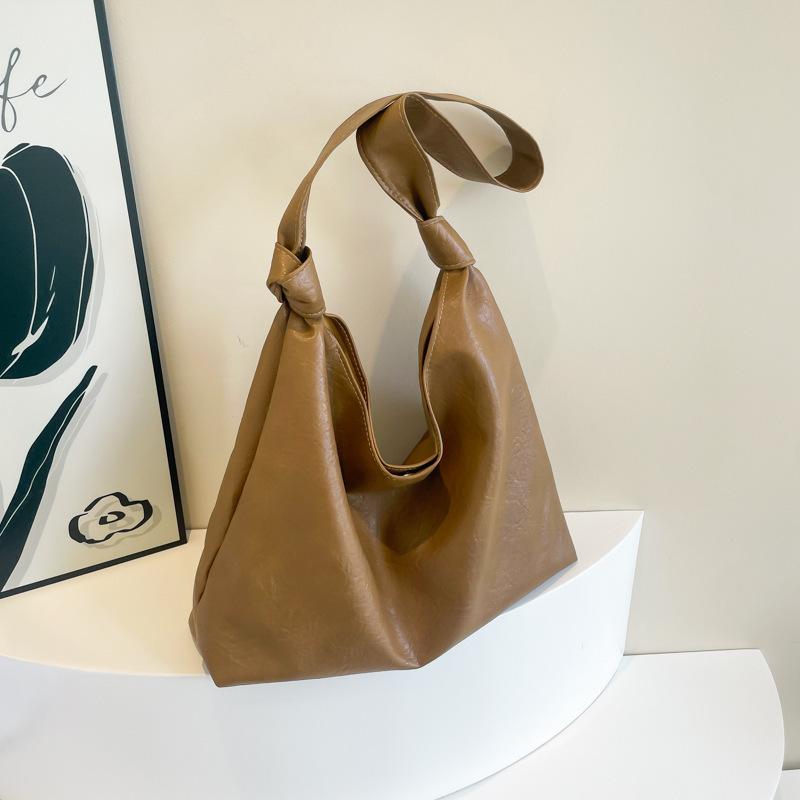 2025 Summer New Foreign Style Beautiful Tote Bag Shoulder Armpit Bag Fashionable Large Capacity Personalized Handbag Women's Middle School