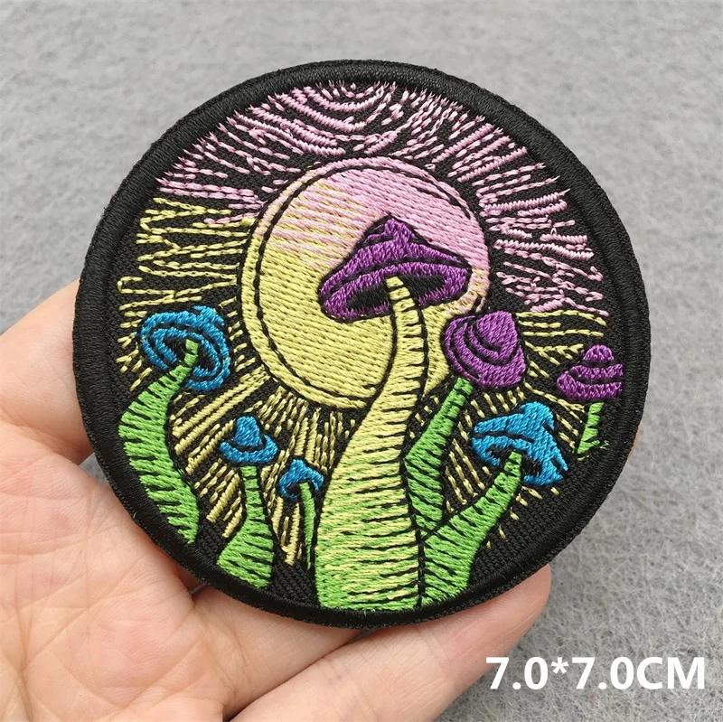 Love Nature Patch Magic Mushroom Embroidery Patches For Clothing Diy Iron-On Stickers Appliques Flowers Stripes