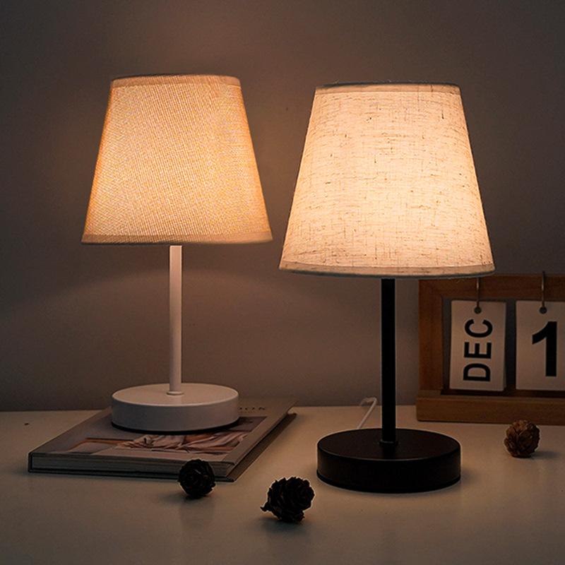 1 Stück Massivholz Stoff USB Kleine Tischlampe Schlafzimmer Nachttischlampe Arbeitszimmer Studentenwohnheim LED Nachtlicht Kreative Atmosphärenleuchte Dekoration