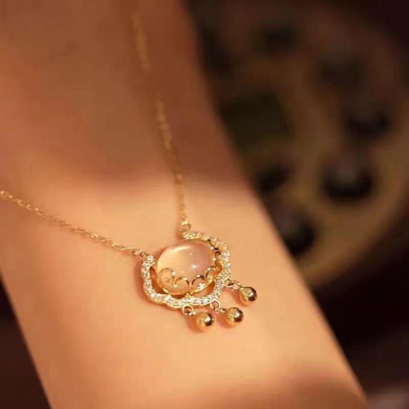 Douyin Retro Cat s Eye Stone Necklace: Chinese Style Cloud Lock Longevity Clavicle Chain for Women