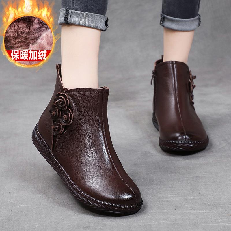 Winter leather cotton shoes women's flat bottom with fleece to keep warm mother shoes comfortable non-slip cotton boots in the elderly short boots wo