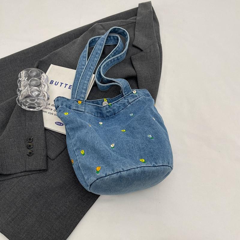 Джинсовая сумка-ведро в студенческом стиле — фото 11