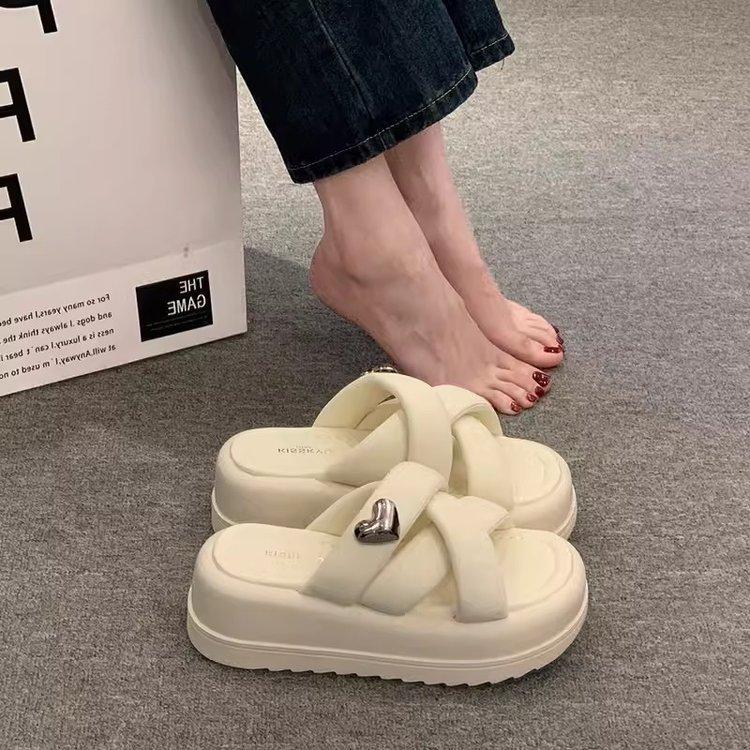 Internet Celebrity Slippers Women's Summer Wear Niche High Sense 2025 New Black Super Fire Heightening Platform Sandals Beach Shoes