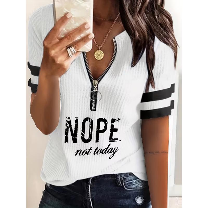 Ladies' casual elegant black and white abstract geometric pattern short sleeved T-shirt with zipper details
