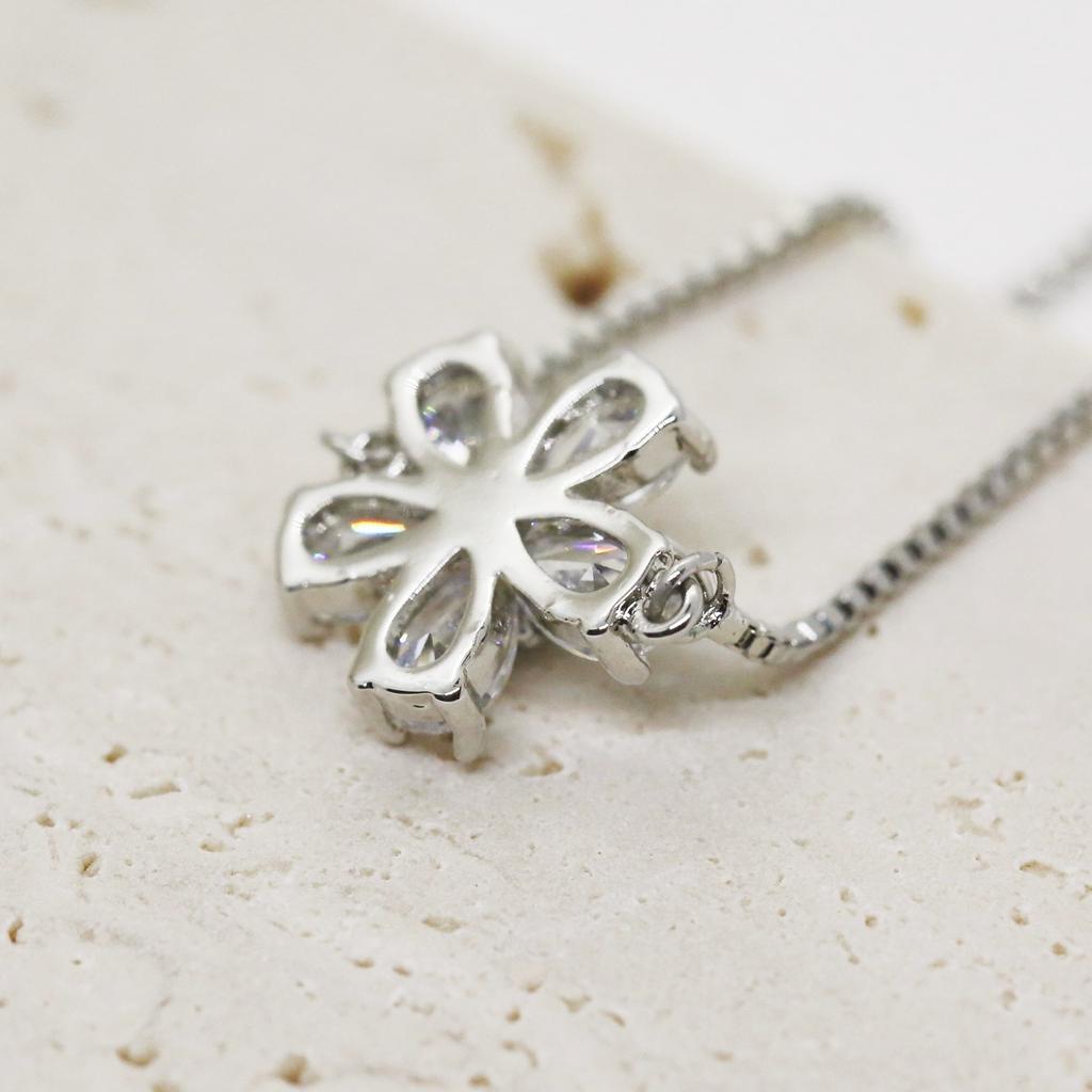 Flower Shape Diamond Adjustable Bracelet Women, Fashionable Exquisite Light Luxury Bracelet Accessories Gift