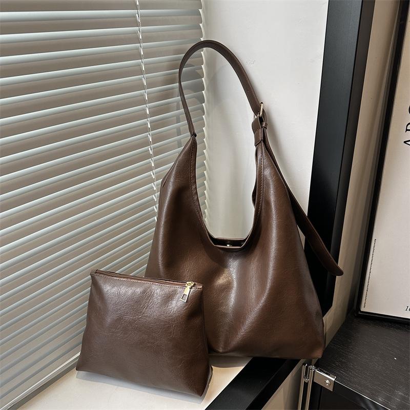 fashion soft leather texture portable shoulder bag women's simple commuting large capacity retro casual child and mother bag