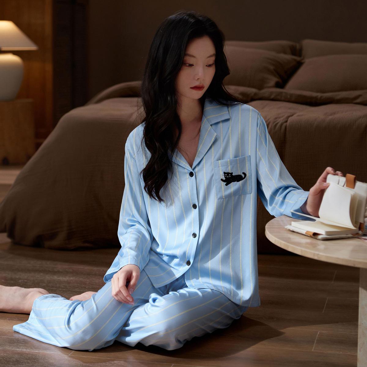 

Ice Silk Blue Striped Unisex Loungewear Set - Wear Indoors or Outdoors, Suitable for Couples, All-Season Pajamas for Spring, Autumn, and Winter. XXL