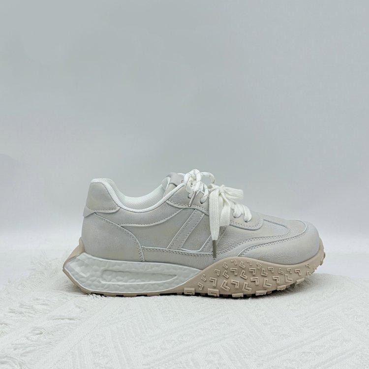 

Inner height-increasing little white shoes for women and small men 2025 spring retro polished thick-soled versatile Agam training sports shoes 40