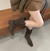 2025 nouvelles bottes western pour femmes à talon épais en daim rétro, automne et hiver nouvelles bottes montantes à tige large à col en V