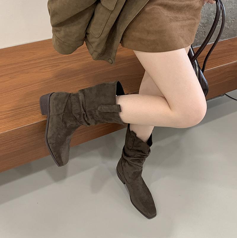2025 nouvelles bottes western pour femmes à talon épais en daim rétro, automne et hiver nouvelles bottes montantes à tige large à col en V