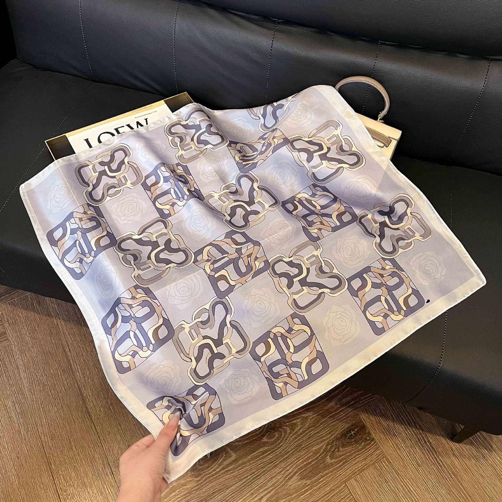 Simulated silk women's small square scarf, Korean cashew nut leopard print small silk scarf, headscarf, four-season scarf, professional scarf.