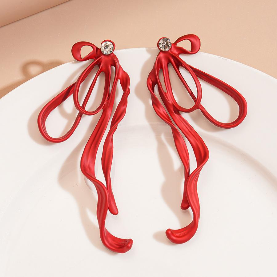 

Модные серьги-подвески для женщин красный