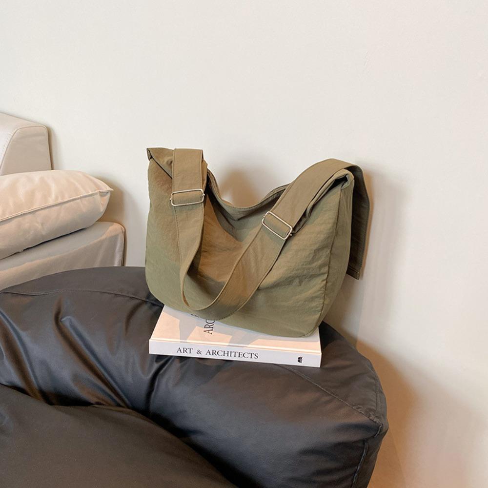 

Korean Women s Dumpling Bag Soft Design Commuting Bag Casual Nylon Shoulder Bag Outdoor зелёный