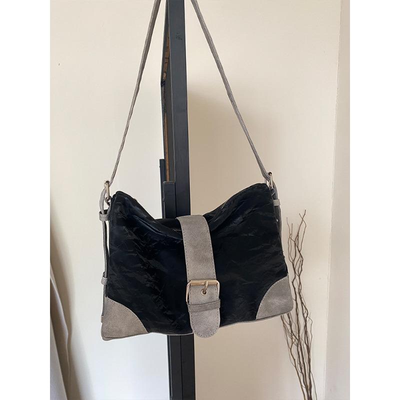 

Niche retro large-capacity shoulder bag, premium underarm bag, messenger bag, commuter new bag. чёрный