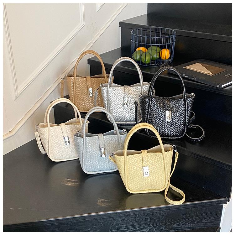 This Year's Popular Small Bag Women's Summer 2025 New Fashion Versatile Messenger Bag Korean Version Casual Bucket Bag