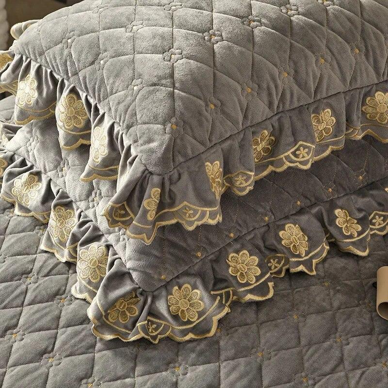 Copriletto trapuntato a fiori ricamato in velluto spesso gonna da letto di lusso morbido con 2 federe per cuscini Queen King Dropshipping
