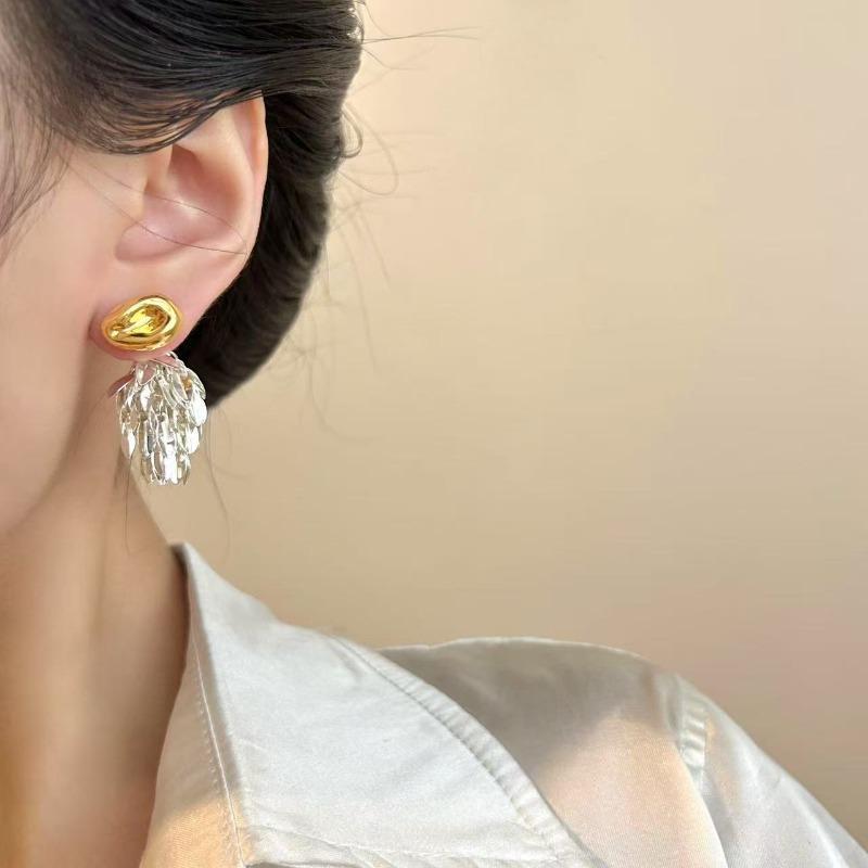 Fashion Personality Metal Blade Tassel Earrings, Retro Simplicity, High-End Sense Of Light Luxury, Unique Niche Women'S Earrings, Earrings